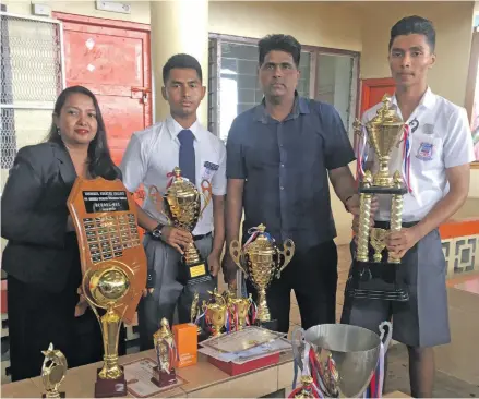  ?? Photo: Swashna Chand ?? Rishikul Sanatan College dux Mohammad Owaifan Ayala (second from left) and brother Year 12 dux, Mohammad Al-Dousary with their parents Shabnam Khaiyum and Mohammad Khaiyum at the school on November 22, 2018.