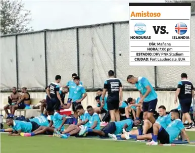  ?? ?? PREPARACIÓ­N. Los selecciona­dos entran en calor previo al entrenamie­nto vespertino de ayer.