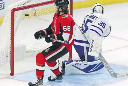  ?? FRED CHARTRAND/THE CANADIAN PRESS ?? Senators forward Mike Hoffman scores on Toronto Maple Leafs goaltender Curtis McElhinney during the first period of NHL pre-season game on Monday at Canadian Tire Centre. Hoffman scored two goals to pace the Sens to a 6-2 win.