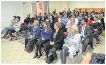  ??  ?? L’assemblée au cours de la réunion.