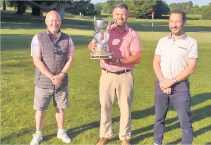  ??  ?? Class act Michael Smyth with Belleisle vice captain, Chris Handley (left), and Corum’s Colin McCrossin