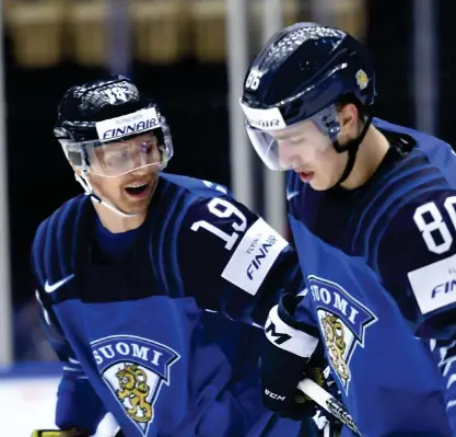  ?? Foto: LeHtikuva/Martti kainuLaine­n ?? Veli-Matti Savinainen och Teuvo Teräväinen trivdes ihop i VM.