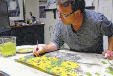  ?? PHOTOS FROM THE ARTIST ?? Alan Shuptrine at work on “Thirteen Susans.”