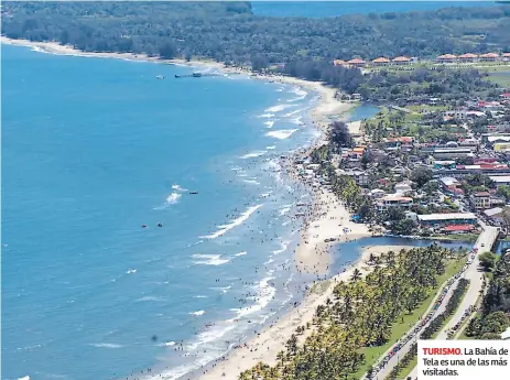  ??  ?? TURISMO. La Bahía de Tela es una de las más visitadas.