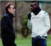  ?? (Ansa) ?? In uscita In alto, James Pallotta all’olimpico; sopra, Mario Balotelli a colloquio con Massimo Cellino