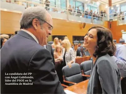  ??  ?? La candidata del PP con Ángel Gabilondo, líder del PSOE en la Asamblea de Madrid