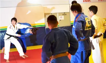  ?? — AFP photo ?? Fujii (left) gives a class to young students in Rio de Janeiro, Brazil in this June 26 file photo.