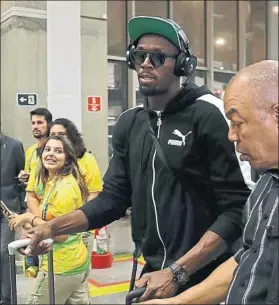  ?? FOTO: AP ?? Usain Bolt, ayer, a su llegada al Aeropuerto Internacio­nal de Río de Janeiro