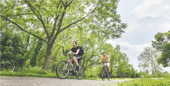  ?? PHOTOS: PETER J. THOMPSON ?? Ontario’s beautiful Niagara Region offers up to 300 kilometres of largely flat and traffic-free bicycle trails.