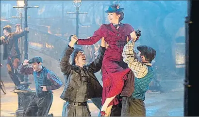  ?? JAY MAIDMENT / AP ?? Emily Blunt en una escena de El regreso de Mary Poppins