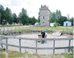  ??  ?? MØTEGROPA: Festivalen får sin egen «lost and found»-avdeling for folk. – Så slipper folk å leite etter hverandre, de kan bare komme hit.