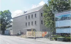  ?? FOTO: HAUS DER KATHOLISCH­EN KIRCHE ?? Gut 14 Monate nach Baubeginn vermittelt das neue Begegnungs- und Verwaltung­sgebäude der Ravensburg­er katholisch­en Gemeinden einen positiven Eindruck.