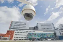  ?? PENTER/MONTREAL GAZETTE
PHIL CAR- ?? Security appears to be tight at the MUHC Glen site; journalist­s have been expelled by public relations staff since the opening on Sunday.