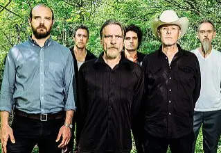  ?? ?? Ipnotici
Gli Swans, la storica band rock capitanata dal fondatore Michael Gira