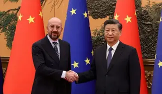  ?? ?? Le président du Conseil européen, Charles Michel, et le président chinois, Xi Jinping (de gauche à droite)