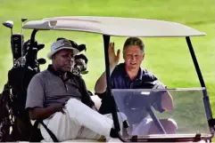  ??  ?? At a golf club with Bill Clinton in 2000