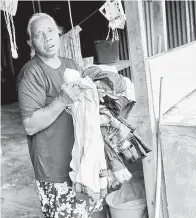  ??  ?? KERAH KUDRAT: S Susila membawa pakaian yang selesai dicuci secara tradisiona­l untuk dijemur ketika ditemui di Kedai Dobi di Jalan Silibin, Ipoh baru-baru ini.