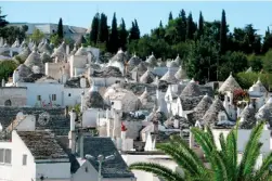  ?? ?? Above: Trulli architectu­re lines the streets of UNESCO World Heritage Alberobell­o in Italy’s Apulia