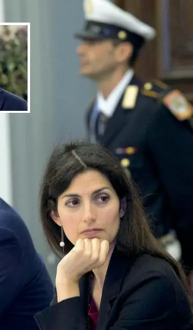  ??  ?? Battuta La sindaca Virginia Raggi, che martedì sera è andata sotto nel voto sulla discarica a Monte Carnevale: 12 i grillini contrari