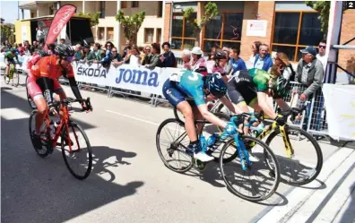  ??  ?? Autosufici­ente. Ana se ha manejado con habilidad para defender sin equipo el liderato de la Copa de España Cofidis.Triunfo en Caspe.En la segunda cita de la challenge batió al sprint a Alba Teruel. Fue su única victoria de esta edición.