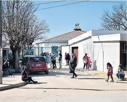  ?? PEDRO CASTILLO ?? IMPACTO ESCOLAR. El colegio San Roque, uno de los que cerraron cursos por contar con alumnos entre los casos aislados.