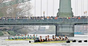  ??  ?? The Oxford and Cambridge crews race towards Hammersmit­h Bridge in 2019, before it was closed for repairs