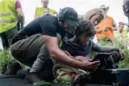  ??  ?? THAT’S MY BOY
Director John Krasinki works through a scene with his former on-screen son, Noah Jupe.