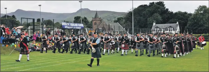  ?? 01_B33games08 ?? The parade of the massed pipes and drums.