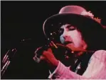  ?? (Wikimedia Commons) ?? BOB DYLAN during the ‘Rolling Thunder Revue’ tour in 1975.
