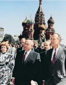  ?? Vlastimiu éesic SHOéE / Getty ?? Gorbatxov i George Bush a Moscou el juliol del 1991