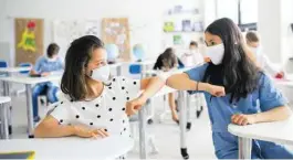  ?? FOT. SHUTTERSTO­CK ?? • Dzieci zakażają koronawiru­sem w 20-30 proc. tego, co dorośli