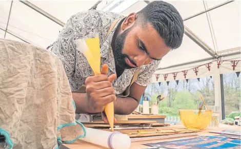  ?? Picture: Mark Bourdillon. ?? Dough! Antony’s naans and Chelsea buns didn’t rise to the occasion on bread week.