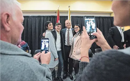  ?? JULIE JOCSAK THE ST. CATHARINES STANDARD ?? Niagara Falls Mayor Jim Diodati poses for a photo with his children, Mya, left, Jimmy and Olivia, after being sworn in as mayor on Monday.