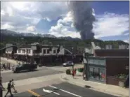  ?? TONY COOPER VIA AP ?? This Wednesday photo provided by Tony Cooper shows a wildfire burning near Breckenrid­ge, Colo. Firefighte­rs were working to keep a wildfire that’s forced the evacuation of hundreds of people from spreading toward homes near Colorado’s Breckenrid­ge Ski...