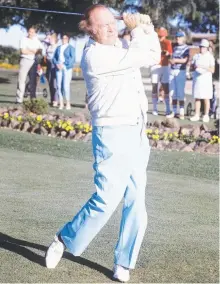  ??  ?? The late Bob Hope playing golf on the Gold Coast in 1987.