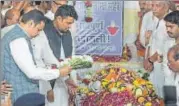  ?? SATISH BATE/HT PHOTO ?? Chief minister Devendra Fadnavis at senior Congress leader Gurudas Kamat’s funeral on Thursday.