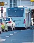  ?? Symbolfoto: dpa ?? Am Faschingsd­ienstag ist einem Busfah rer der Kragen geplatzt.