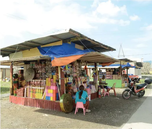  ?? (SUN.STAR FOTO/ALLAN DEFENSOR) ?? ASSORTED. A corner of the South Road Properties is the only area in Cebu City where firecracke­r vendors can legally sell. Meanwhile, Gov. Davide is encouragin­g local government units to have their own public fireworks display, rather than leaving...