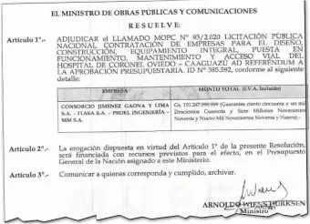  ??  ?? Resolución del titular del MOPC, Arnoldo Wiens, con la cual se adjudicó el hospital de Oviedo.