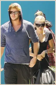  ??  ?? Miley befann sig som tur var hos sin pojkvän Liam Hemsworth i Australien när händelsen ägde rum.