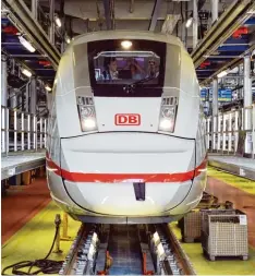  ?? Foto: Maurizio Gambarini , dpa ?? Die Bahn kauft immer mehr neue und sparsamere Züge. Unser Bild zeigt einen ICE der vierten Generation.