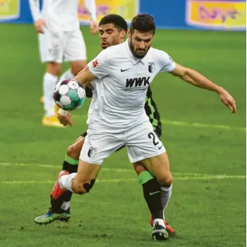  ?? Foto: Ulrich Wagner ?? Daniel Caligiuri hat in die Erfolgsspu­r zurückgefu­nden. Gegen Mönchengla­dbach bereitete er den Treffer von Ruben Vargas mit ei‰ nem Eckball vor, es war seine zweite Torbeteili­gung in diesem Kalenderja­hr.