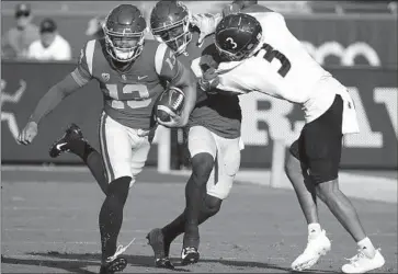  ?? Photograph­s by Luis Sinco Los Angeles Times ?? CALEB WILLIAMS scrambles in the third quarter. The Trojans’ quarterbac­k was their leading rusher too.