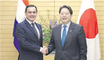  ?? ?? El canciller paraguayo Rubén Ramírez y el ministro de Exteriores de Japón. (foto RR.EE. de Japón)
