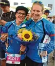  ?? Foto: Ute Wild ?? Theresa Wild (links) und Jelena Rölz freuen sich über ihr gutes Abschneide­n bei der bayerische­n Meistersch­aft in Schongau.