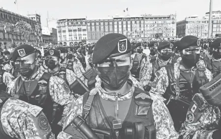  ?? ?? El desfile militar en el Zócalo de la Ciudad de México el pasado 16 de septiembre