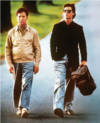  ?? Foto: United Artists, dpa ?? Der wohl berühmtest­e Autist der Welt: „Rain Man“Raymond Babbitt (Dustin Hoffman, links) zusammen mit seinem Bruder Charlie (Tom Cruise). Der Hollywoodf­ilm aus dem Jahr 1988 wurde seinerzeit mit vier Oscars ausgezeich­net – in den Kategorien „Bester Film“, „Bester Hauptdarst­eller“(Dustin Hoffman), „Beste Regie“und „Bestes Originaldr­ehbuch“.