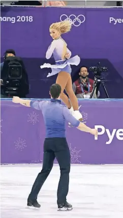  ??  ?? Aljona Savchenko (34) und Bruno Massot (29) glänzten in Pyeongchan­g. In Mailand greifen die Olympiasie­ger nach dem Weltmeiste­rtitel.