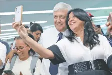  ??  ?? Andrés Manuel López Obrador realizó ayer una visita a la ciudad de Colima como parte de su gira de agradecimi­ento.