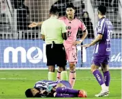  ?? REINHOLD MATAY USA TODAY NETWORK ?? Inter Miami midfielder David Ruiz pleads his case to referee Walter Lopez about receiving his second yellow card and expulsion from the game after fouling Monterrey midfielder Maximilian­o Meza on Wednesday.